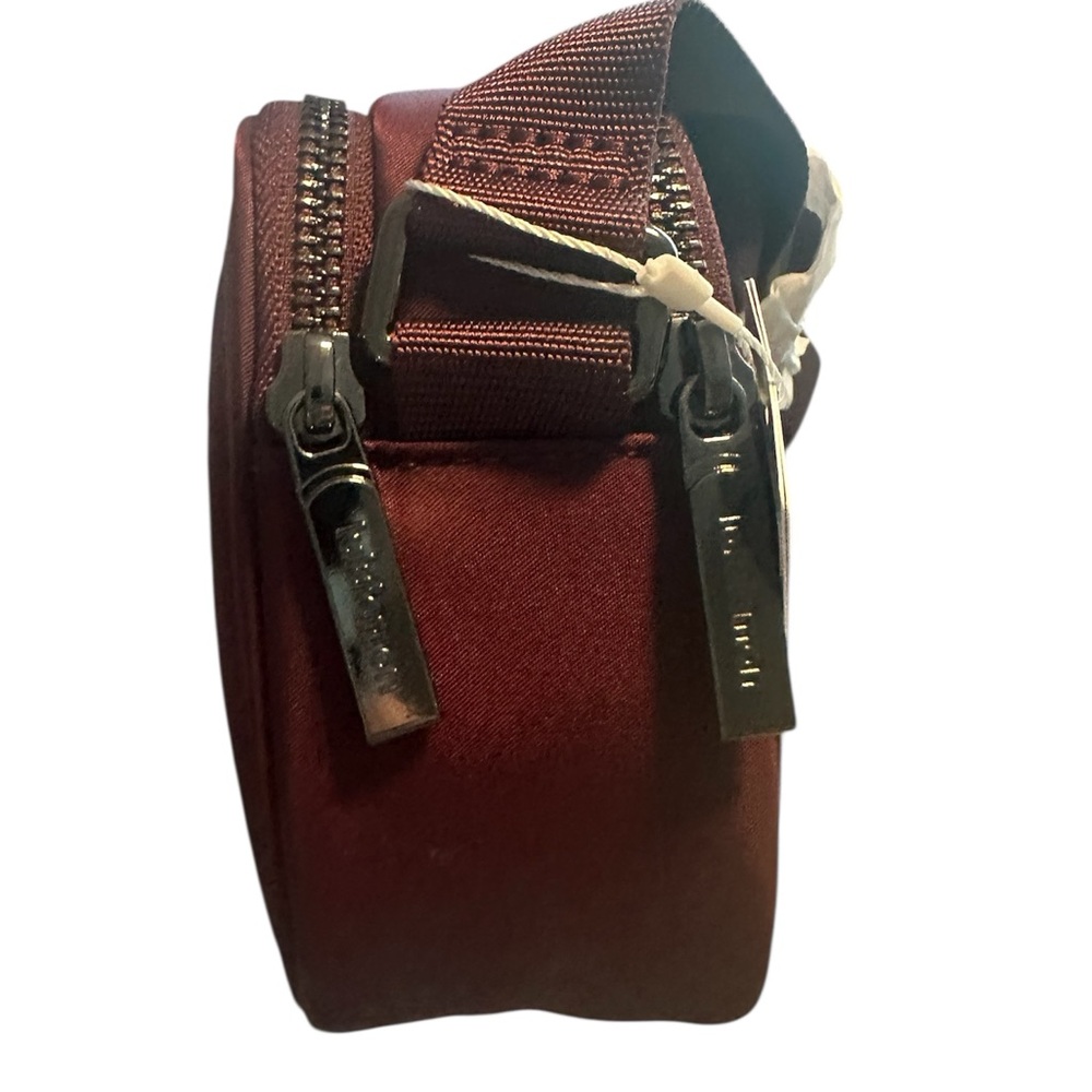 Lululemon 2L Camera Crossbody Bag in CASSIS Gunmetal Hardware NWT - Picture 4 of 7